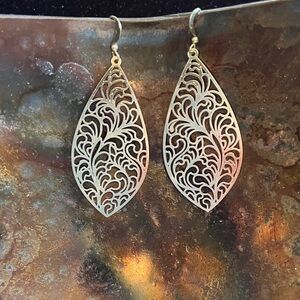 Elegant Silver Filigree Leaf Earrings NWOT